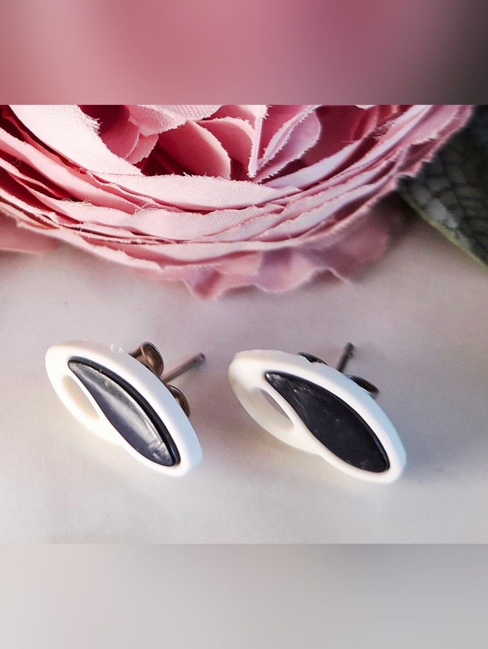 Vintage 80s ✨️🖤Black & White Stud Earrings
